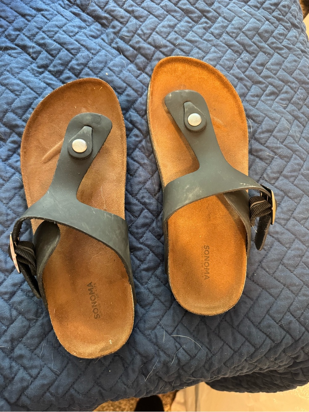 Sonoma Black Strap Brown Footbed Women's Toe-Post Sandals